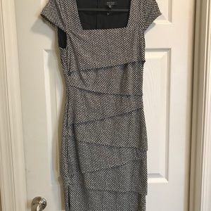 White/black bodycon dress